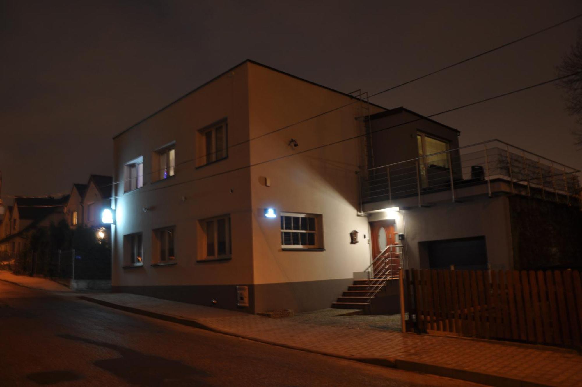 Bialy Dom - 2 Bedrooms Катовице Екстериор снимка