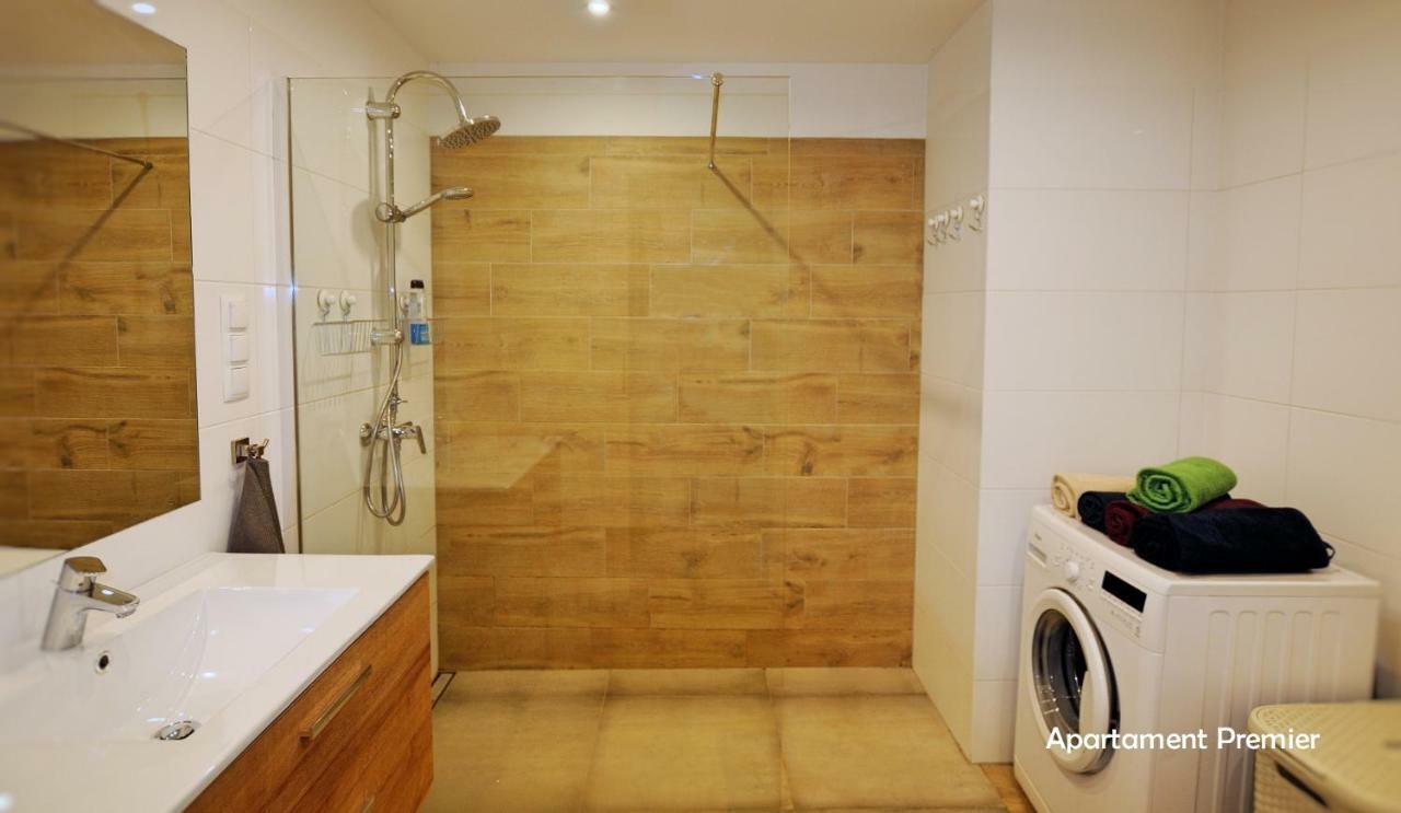 Bialy Dom - 2 Bedrooms Катовице Екстериор снимка